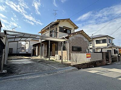 外観：陽当り風通し良好物件です♪敷地内車最大3台駐車可能！