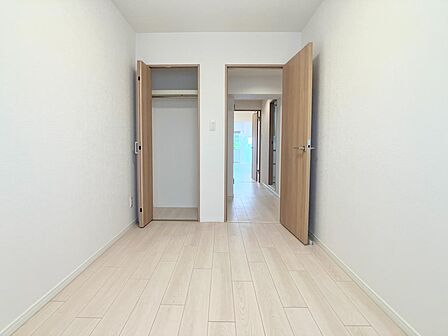 洋室5.1帖にはこちらのクローゼット