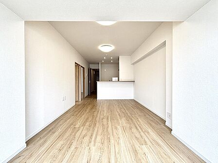 奥行あるLDKで、家具の配置もしやすいです♪
