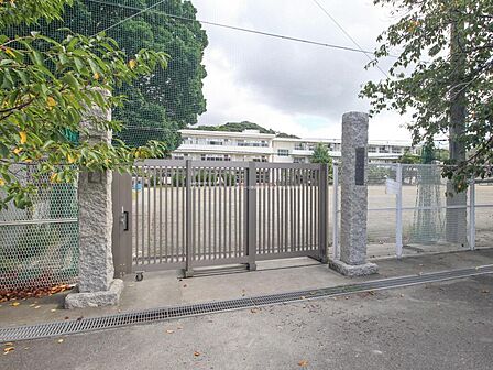 ■鎌倉市立深沢小学校…徒歩9分