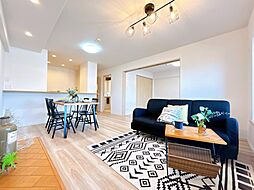 プリアデス岩屋 3LDKのリビング/ダイニング