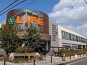 ライフ桜新町店 75m