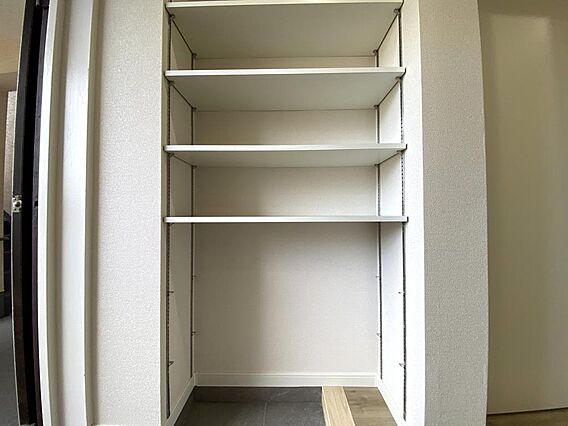 可動式の収納棚...