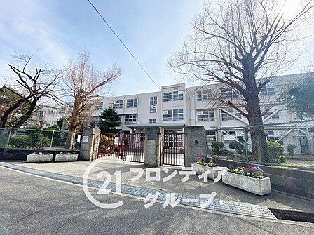 西宮市立学文中学校 徒歩14分。 1080m