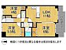 間取り：南向きの間取りは、日当たりが良く、明るいリビングで快適な生活を楽しめます。自然光がたっぷり入り、心地よい空間です。