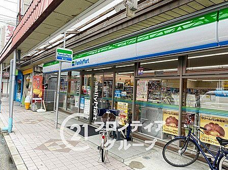 ファミリーマート甲子園口三丁目店 徒歩7分。 550m