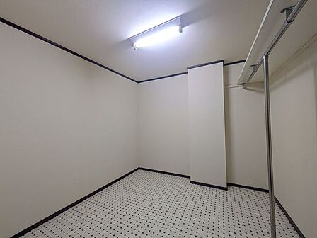 住まい選びは、価格や立地だけでなく、将来の暮らし方まで含めて考えることが大切です。今の段階で気になっていることを、まずスタッフに話してみてください