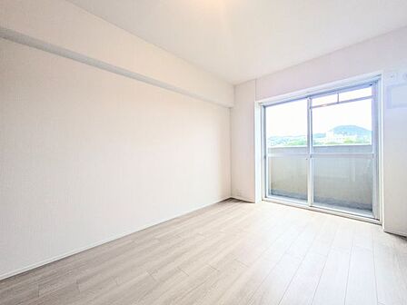 住まい選びは、価格や立地だけでなく、将来の暮らし方まで含めて考えることが大切です。今の段階で気になっていることを、まずスタッフに話してみてください