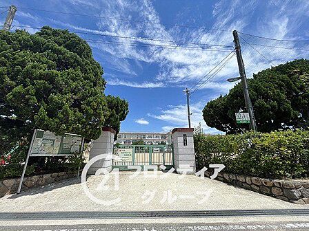 宝塚市立良元小学校 徒歩11分。 860m