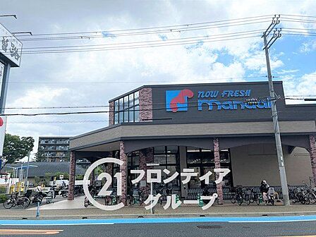 万代逆瀬川店 徒歩3分。 230m