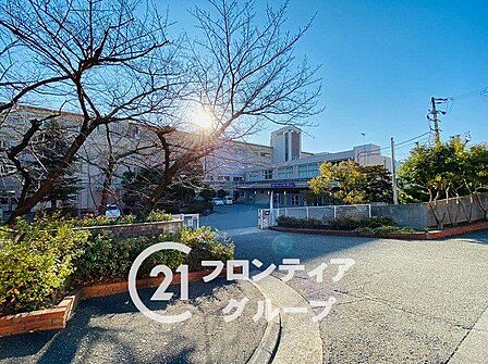 宝塚市立宝塚中学校 徒歩12分。 910m