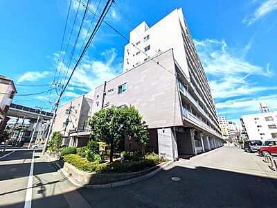 外観：〇総戸数150戸の大規模マンション　〇買物便利なエリアです　〇3路線３駅利用可能