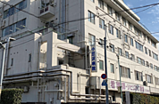 小豆沢病院まで徒歩約11分。急な発熱やけがに◎