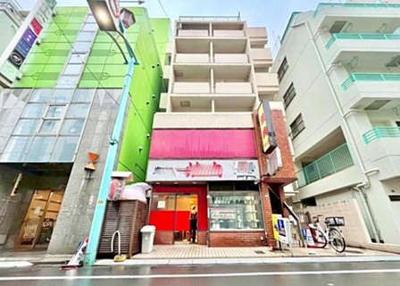 ■駒込駅徒歩約4分■複数路線・駅利用可能な立地に佇むマンション。スーパーや医療機関も徒歩圏内に揃い、子育て世帯に嬉しい利便性が充実しています。
