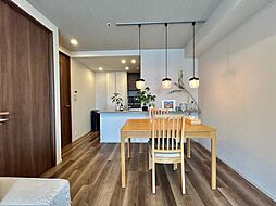 ◇Dining room◇洗練されたデザインと心地よい開放感が調和するダイニングルーム。料理を引き立てる美しい空間が、会話と笑顔を自然に生み出します。