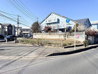 外観：土地面積約129.93m2。二方（南側）角地。陽当たり良好。前面に遮蔽物なし。建築条件なし。お好きなハウスメーカー・工務店でご検討いただけます。