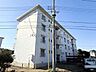 外観：根貝戸団地12号棟人気の1階部分駅まで一直線の徒歩約17分となっております。生活環境良好、小中学校徒歩圏内！