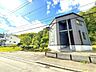 外観：自然に囲まれた外構は別荘利用にも最適。日常と非日常を兼ね備えた住まいです。