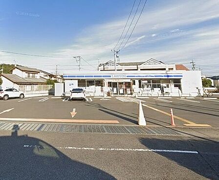 コンビニ ローソン倉敷東富井店まで車で5分 556m
