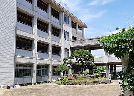 倉敷市立新田中学校まで自転車で9分 2100m