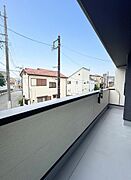 南面のバルコニーは、陽当り良好でたっぷりのお洗濯物もよく乾きます