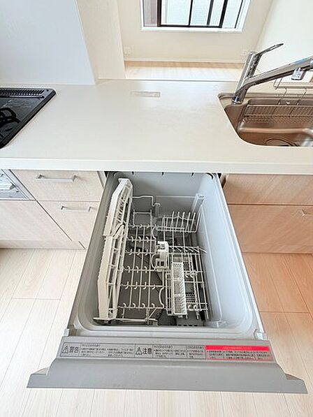 忙しい家事をサポートしてくれる食洗機を装備したシステムキッチン!面倒な後片付けは食洗機に任せて時間を有効活用出来ます!