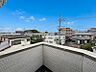 バルコニー：北東側バルコニー。周りに高い建物がなく、日当たり良好です。