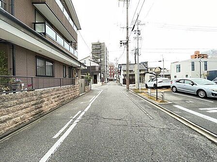 ●前面道路●閑静な住宅街です。車の出入りもゆっくりとできます◎