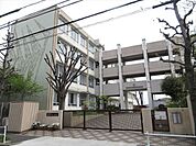 名古屋市立供米田中学校　豊かな心、確かな学力を学校努力点に掲げています。生徒の個性を尊重し、のびのびと教育をしています。個々が実力をいかんなく発揮できる、自由な学風です。 1300m