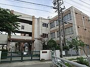 名古屋市立常磐小学校　【校訓】正しく・・・約束や決まりを守り、善悪の判断のつく子/強く・・・心身ともにたくましく、健康に気をつける子/明るく・・・知を大切にし、友だちと仲良く活動できる子 960m