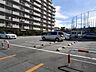 駐車場：駐車場になります。平面に確保されているので、荷物の取り出しもいつでも自分のタイミングでOK。車高のある車でも問題なく止めることが出来ます。（空き状況に関しては随時お問合せ下さい。）