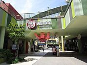 アスナル金山　金山総合駅北口にある複合商業施設です。毎日のように開催されるアーティストのイベント。知ってる有名人が見れるチャンス！ 1140m