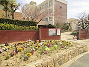 名古屋市立一色中学校　【学校教育目標】自ら学び、考えることができる、思いやりの心をもった、地域社会に対応できる人間豊な生徒の育成。 1430m