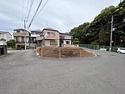 南東、南西、北東の三方角地です