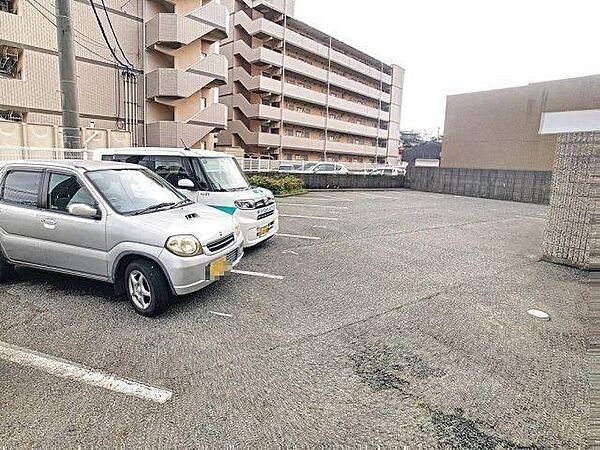 画像12:駐車場