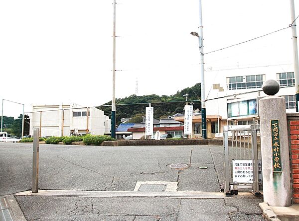 画像22:下関市立本村小学校(403m)