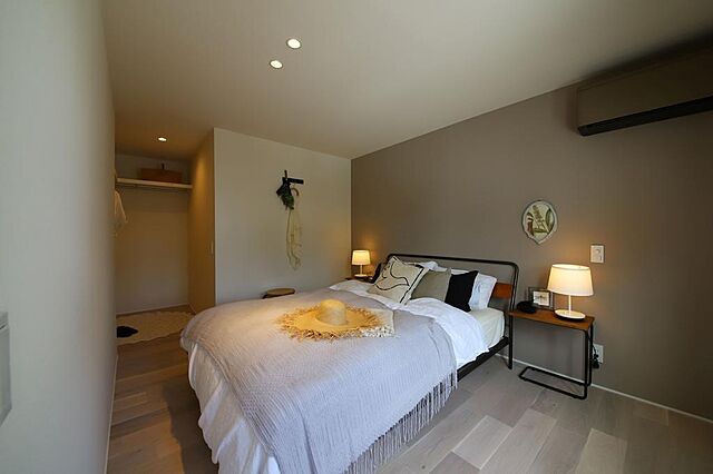 寝室 津市高茶屋小森上野町