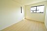 子供部屋：6帖の子供部屋。最近のお子様はあまり自室にいない傾向があり、大きすぎず小さすぎない間取が好まれております♪