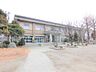 周辺：東小学校 910m
