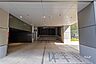 駐車場：駐車場の出入口