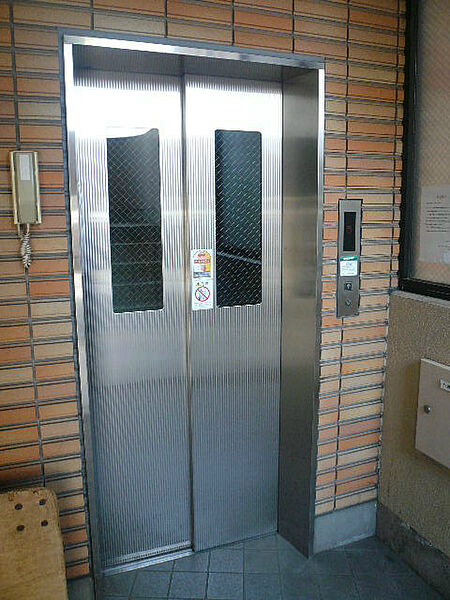 画像23:エレベーター完備のマンション。