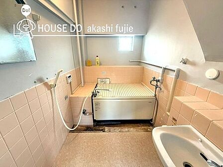 浴室は洗面と一体型です。お問合せお待ち致しております!【お問合せ フリーダイヤル:0120-077-712】