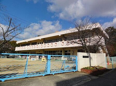 松が丘保育所 140m