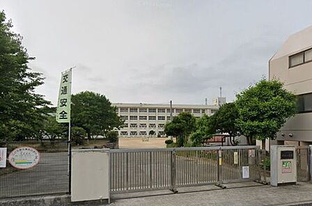 朝霧小学校 1060m