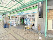 ファミリーマート　枚方公園駅前店まで350メートル