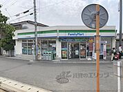 ファミリーマート　JR大和小泉駅前店まで270メートル