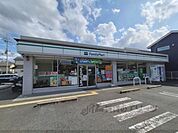 ファミリーマート　橿原くずもと町店まで300メートル