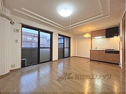 グリーンアイランド 1階1LDKのリビング/ダイニング