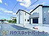 外観：街に溶け合う美しい景観と、採光や風通しを考えて設計された間取り。近隣の視線を考え調整した窓位置など、外観だけでなく、住まうご家族の心地よさを最優先しました。