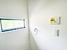 室内：毎日使う洗濯機。しっかりと奥行きのある置き場が確保されています。